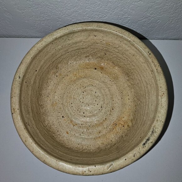 Beautiful Handmade Cream Colored Pottery Bowl 5.5 x 2" Signed - Picture 4 of 9